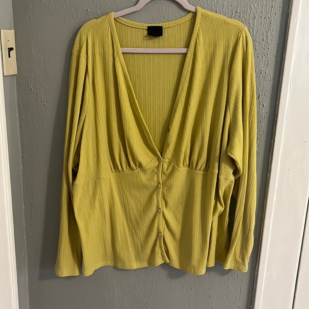 Very cute button up blouse. Kind of a mustard green?